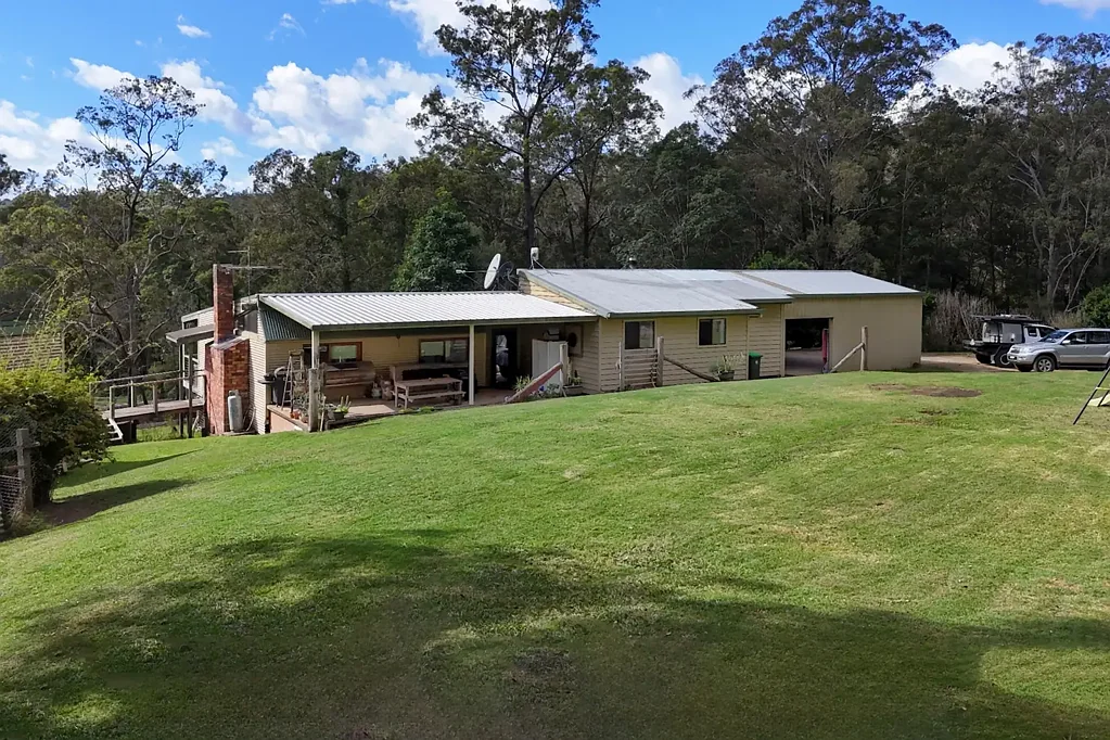 Dondingalong Scenic Home on 10Ha (24Ac) with Studio Accommodation