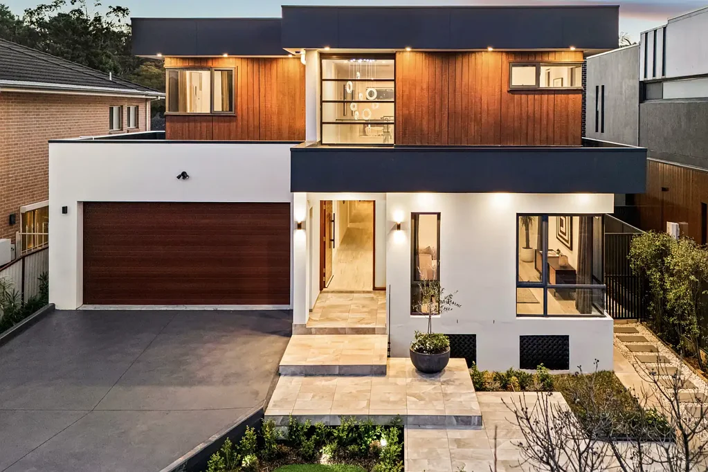 Strathfield 7 Slaapkamer Luxurious Family Home with Spacious Secondary Residence