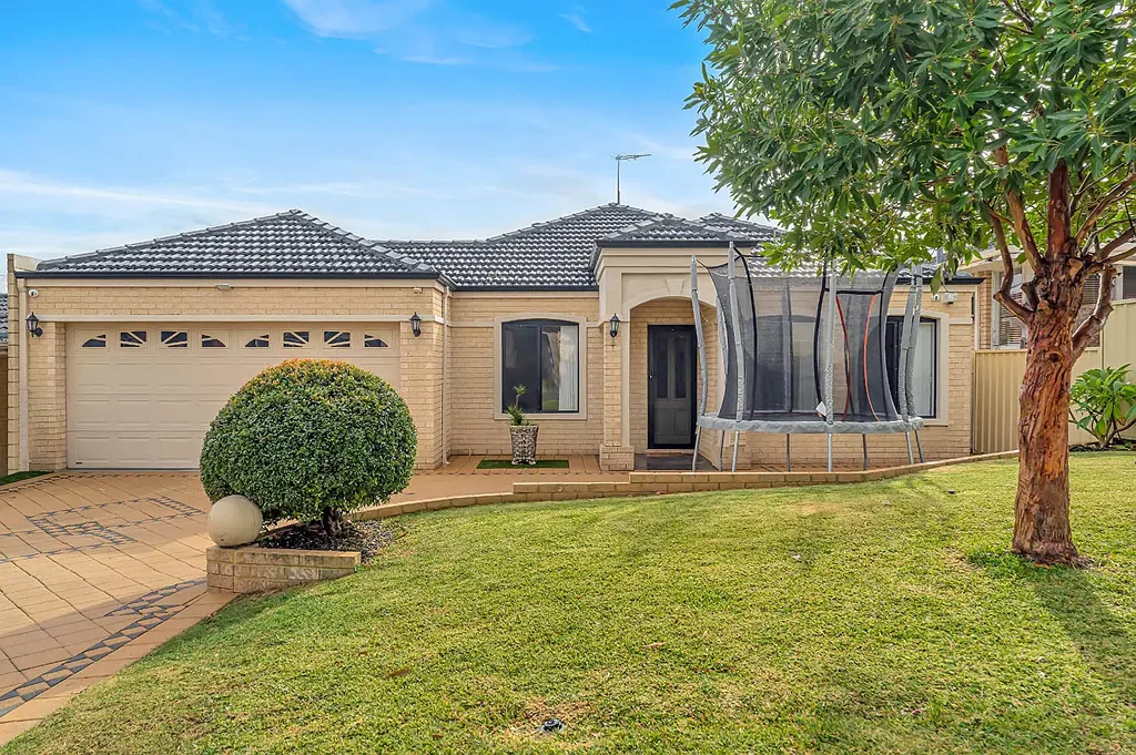 Light Filled, Low Maintenance Living!