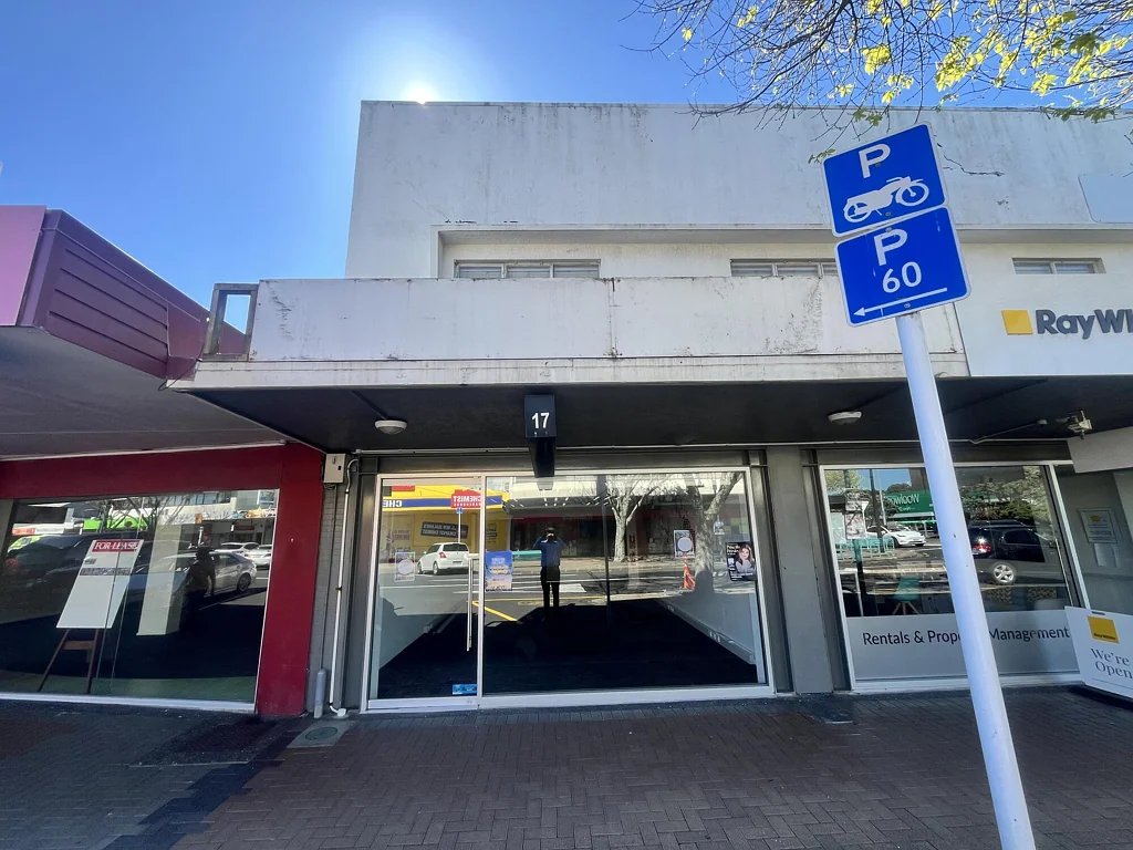 Browns Bay Well-presented Browns Bay retail