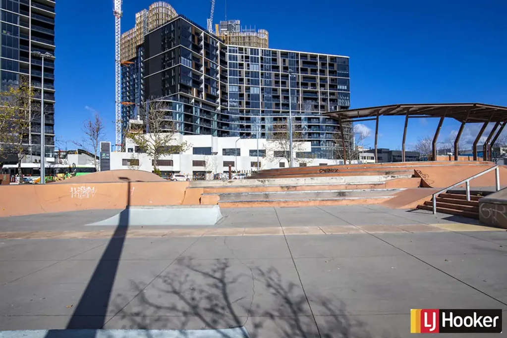 Modern 2 bedroom apartment, perfect location, great view!