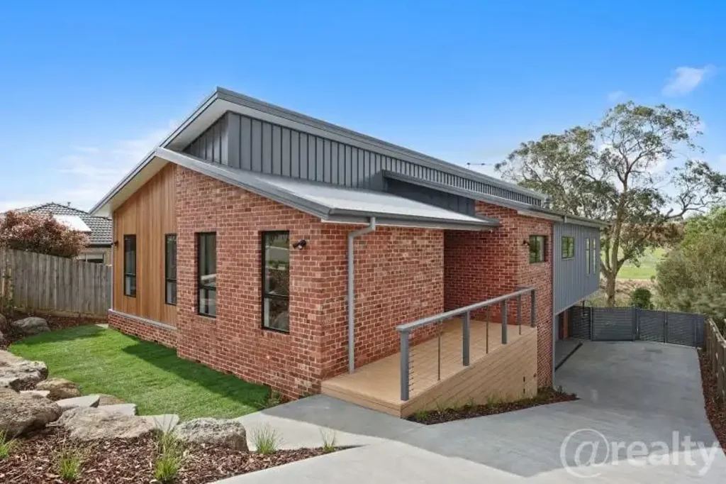 Drouin 5房  Brand New Luxury Home with Dual Living & Breathtaking Views