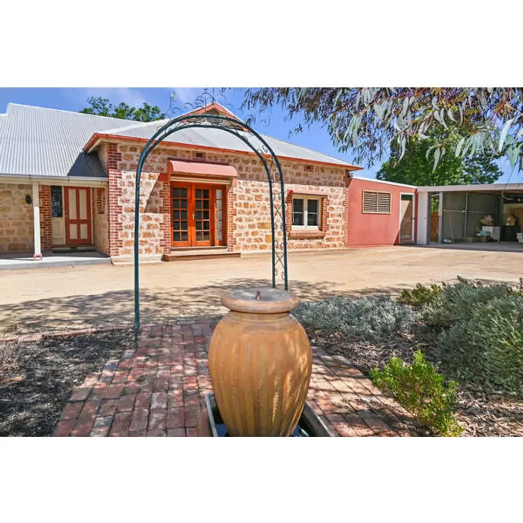 30 Strangman Road, Waikerie, SA 5330