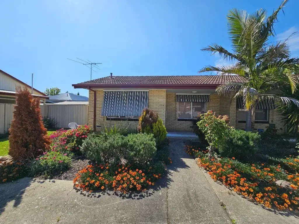 Comfortable one-bedroom unit offering easy living in a great location