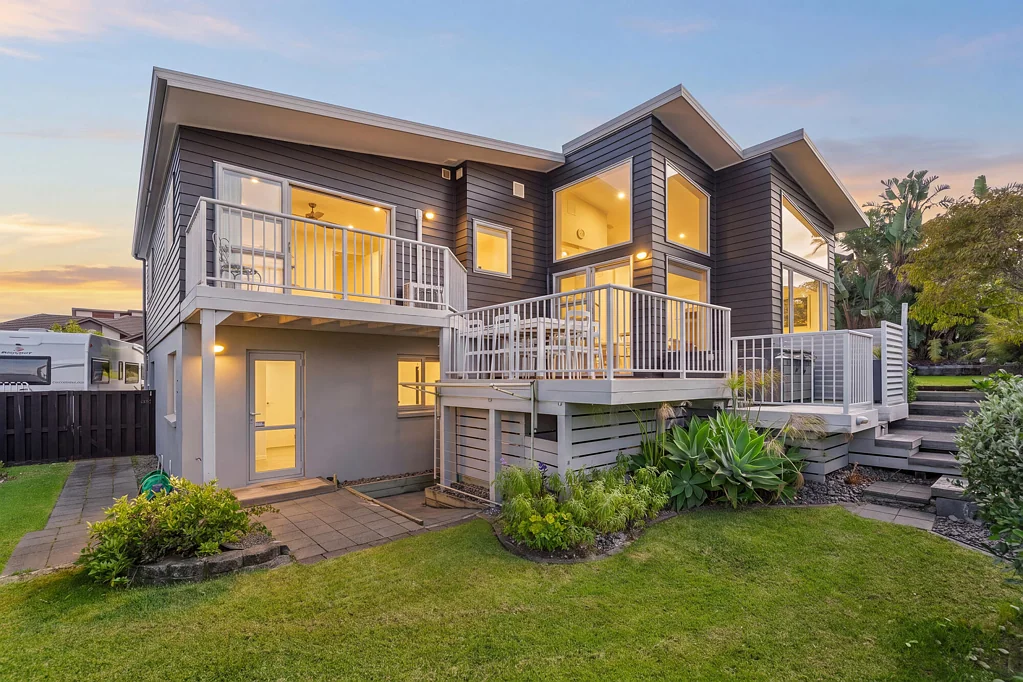 Orewa 5房  Stylish Ex-Show Home
