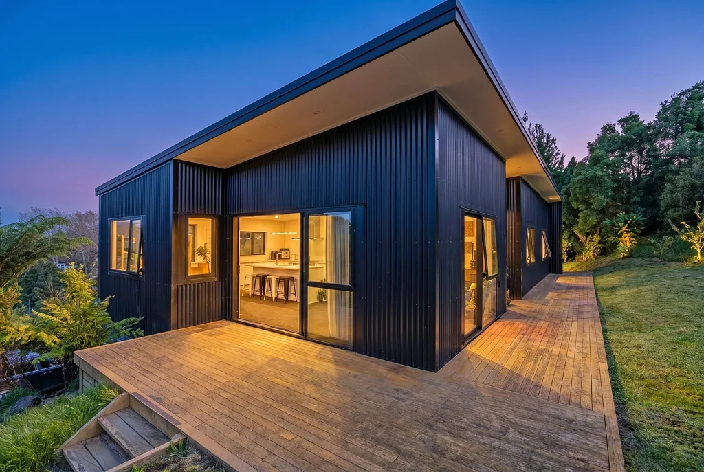 Whangamata 3 Slaapkamer Family Living with Views and a Leafy Outlook