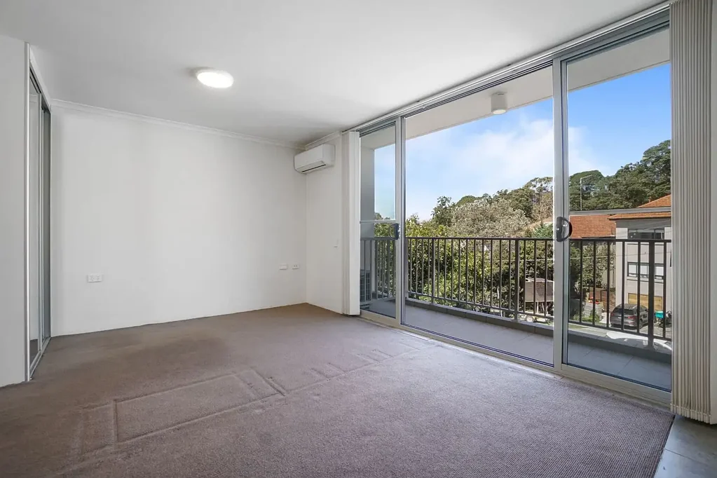 MODERN STUDIO WITH FREE WIFI, STORAGE - WALK TO BONDI BEACH