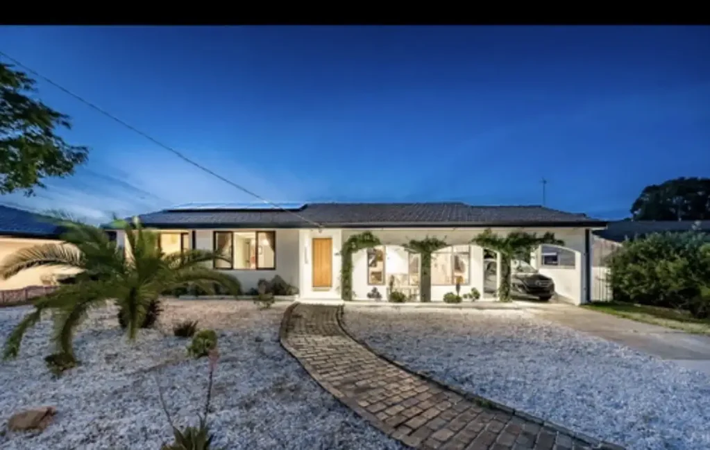 Modern Coastal 3x1 Home in Craigie - Minutes to the Beach!