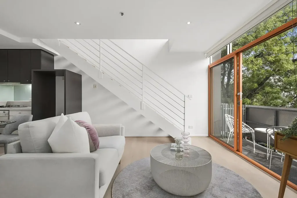 Spacious Loft Apartment with Separate Study