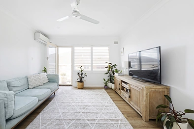 Dee Why 2房 海滨优质地段，光线充足的公寓 Light-filled apartment in premium beachside setting