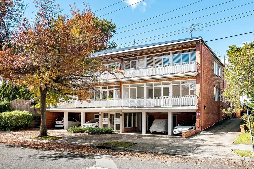Spacious 3 Bedroom Apartment with Home Office / Fourth Bedroom