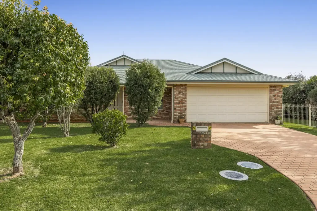 Highfields 4ਬੈੱਡਰੂਮ Spacious Family Home in Prime Position of Highfields with Views to the Bunya Mountains