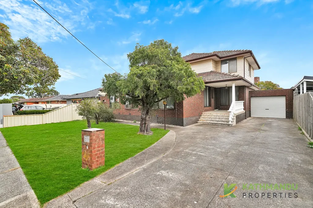 Spacious Family Home with Dual Living Zones in Prime Gladstone Park Location