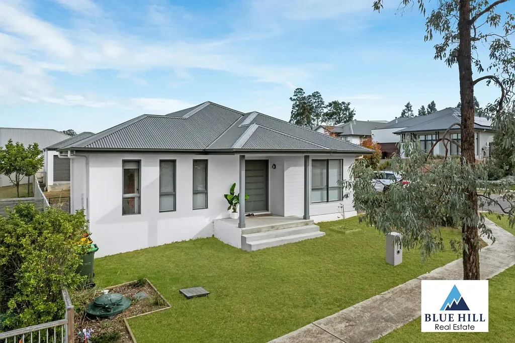 MORDERN FAMILY HOME FOR LEASE AT HUNTLEE ESTATE