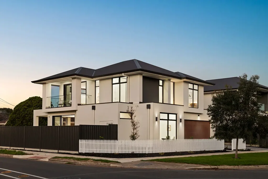 Felixstow 4房  High-Calibre Family Living with Sweeping Parkside Views.