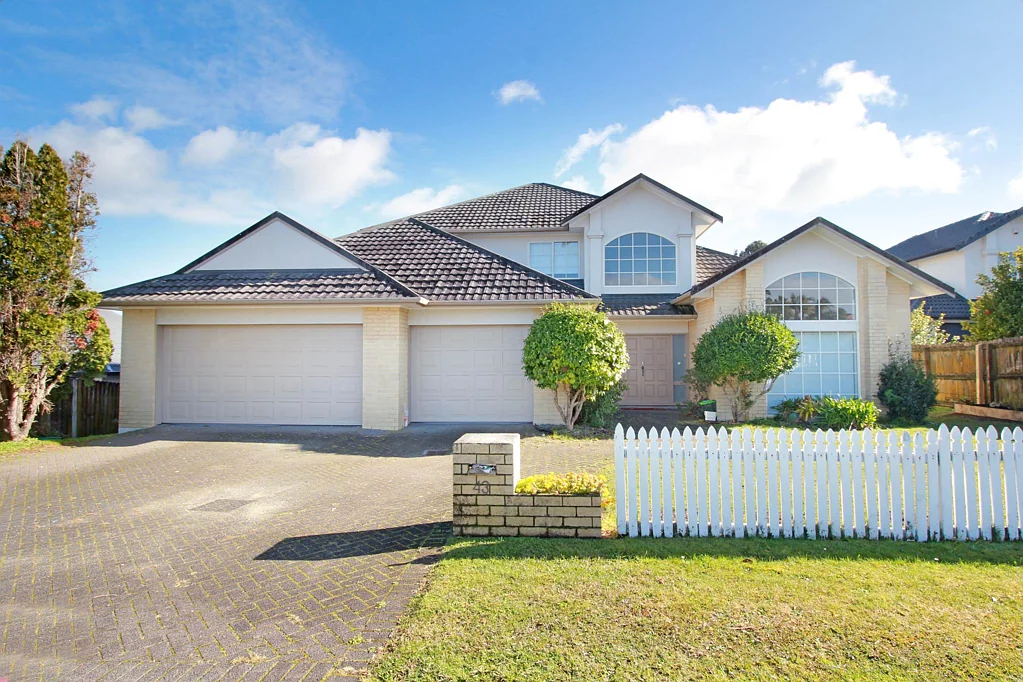 Spacious, Newly Renovated 5-Bedroom Home in Qu...