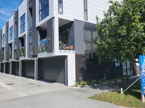 Epsom 4部屋 Urgent Auction!