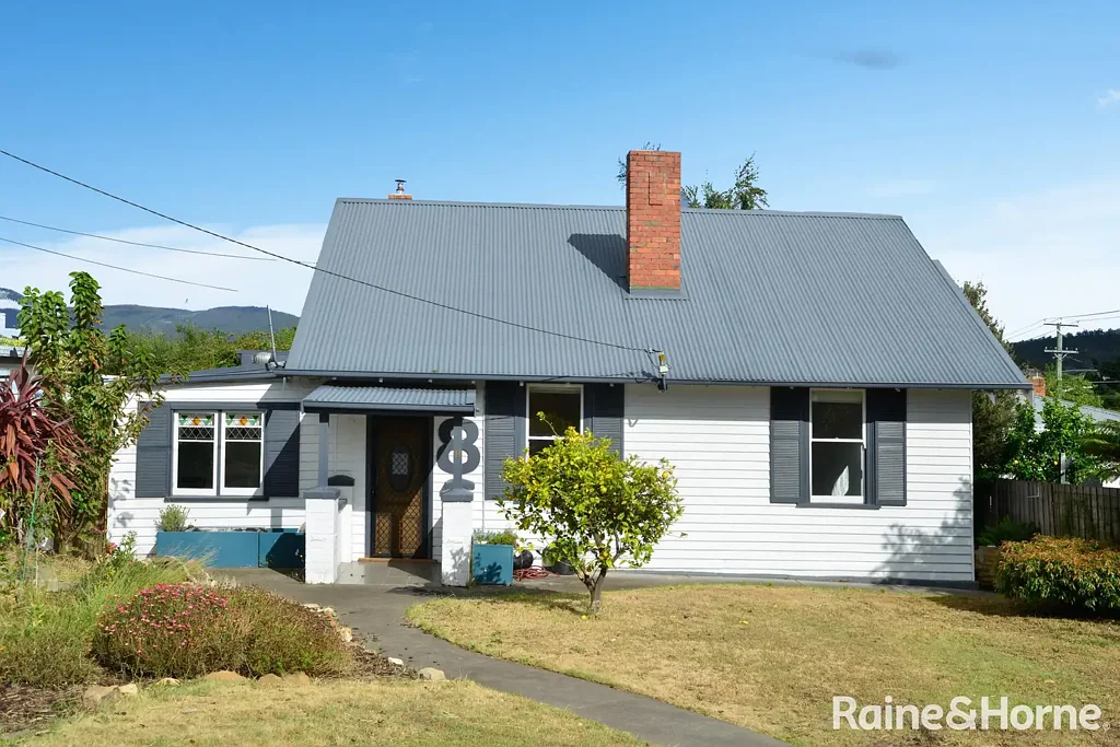 8 Loatta Road, Lindisfarne, TAS 7015