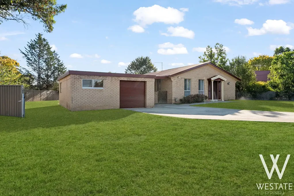 Eglinton 3 Slaapkamer EGLINTON LUXURY: RENOVATED HOME ON 1,646 sqm