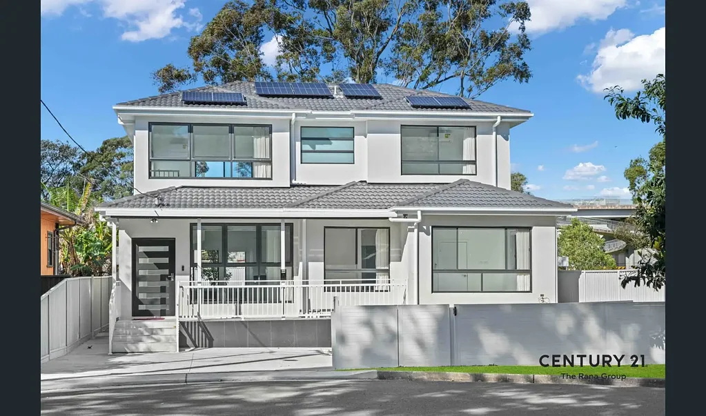 Rosehill upstair home: 2bed+1bath House  -FULLY FURNISHED .