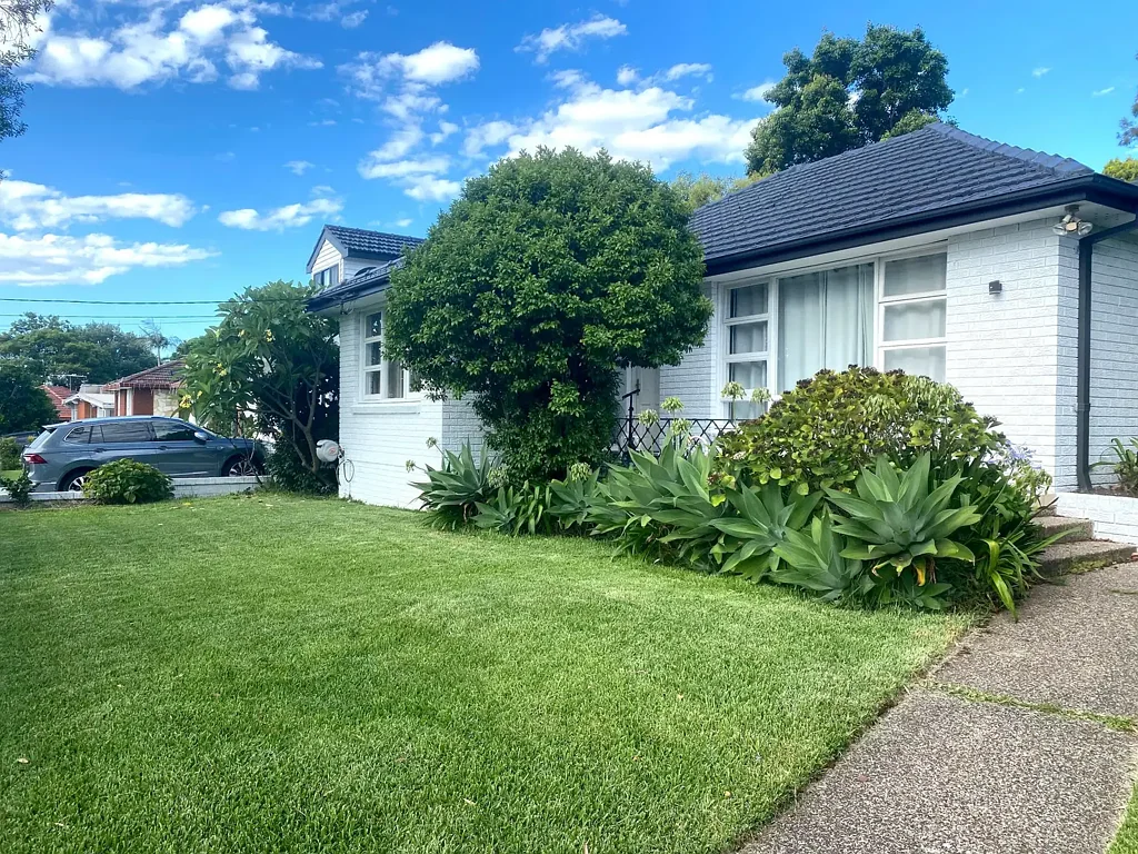 House for Rent in Peakhurst!