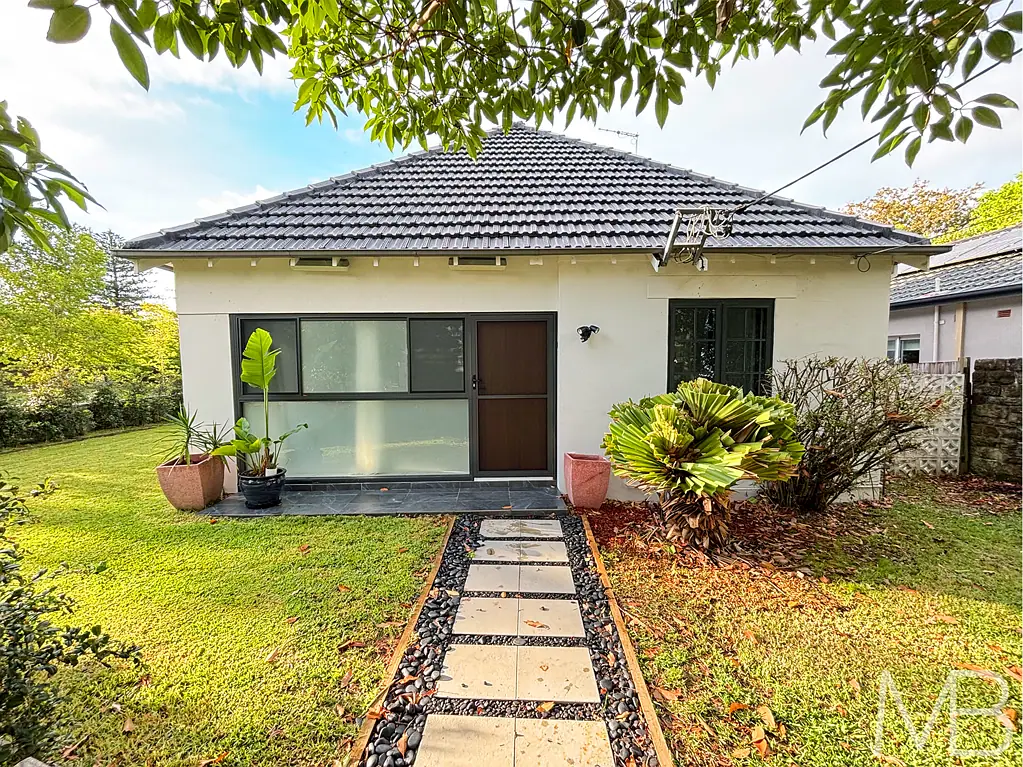 Prime 2bedroom 1 bathroom with best Location and Convenient Living!