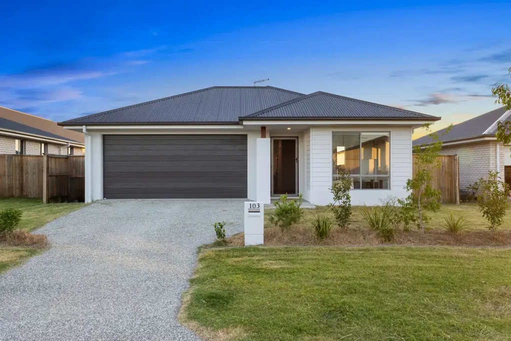 Gleneagle 4 Bedroom Modern Family Living with Space, Comfort and Convenience
