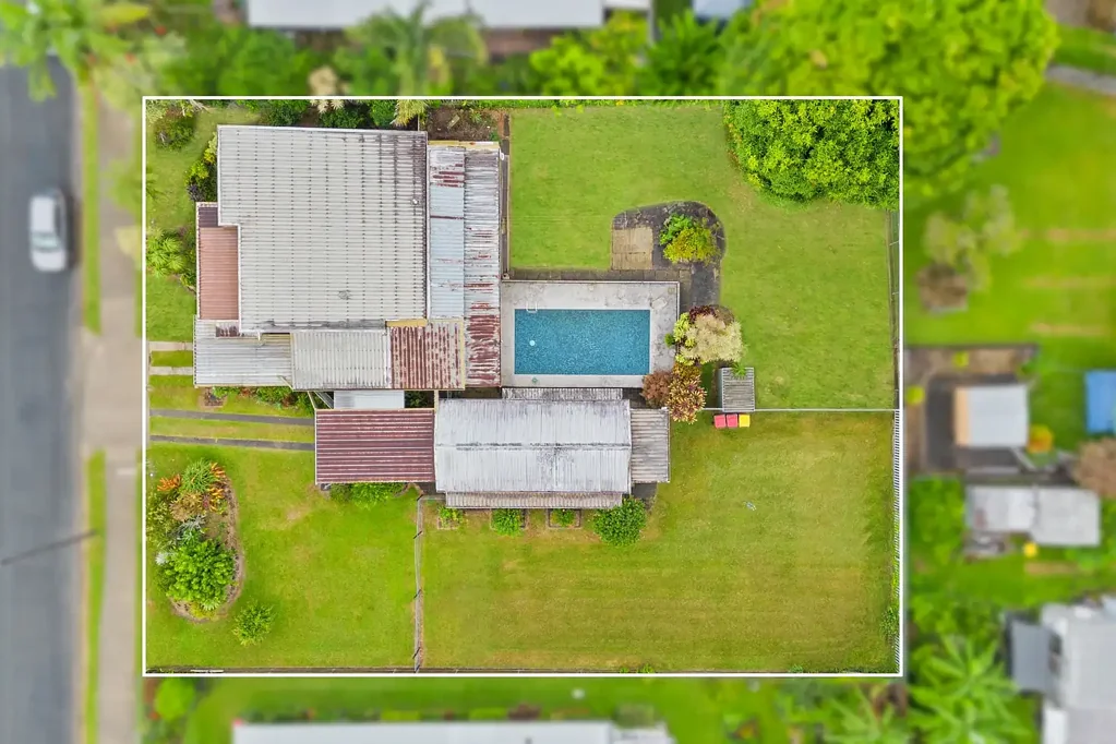 27-29 Chataway Street, Mooroobool, QLD 4870