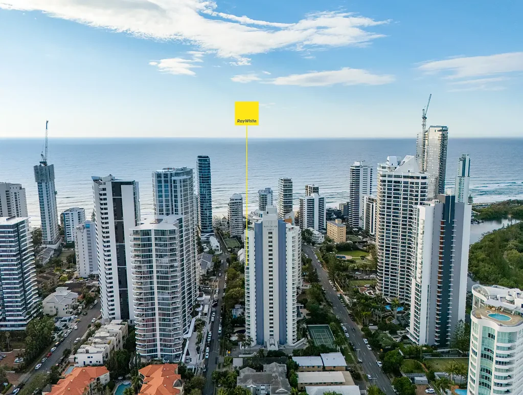 Main Beach 2Zimmer High-Floor Coastal Living - Beautifully Renovated & Ready to Move in