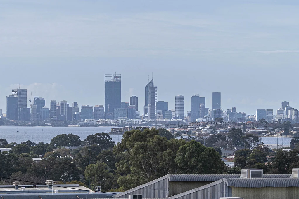 Willagee 4 Bedroom 850sqm With A View!