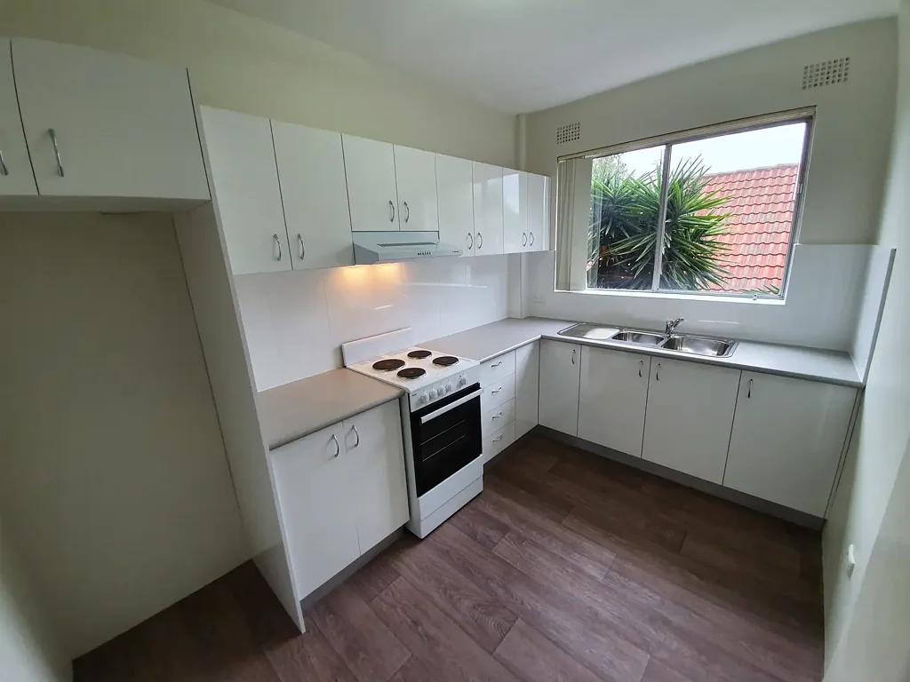 Well Located & Presented 2 bedroom Unit