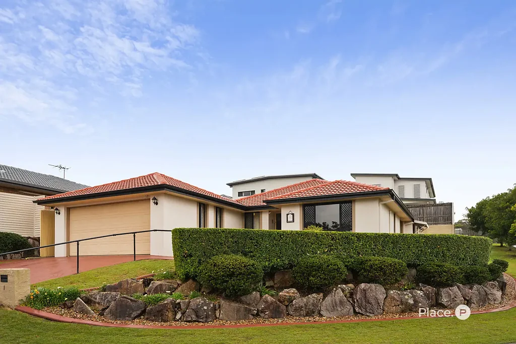 Carindale 4침실 Immaculately Presented Family Home in a Quiet Carindale Cul-de-Sac