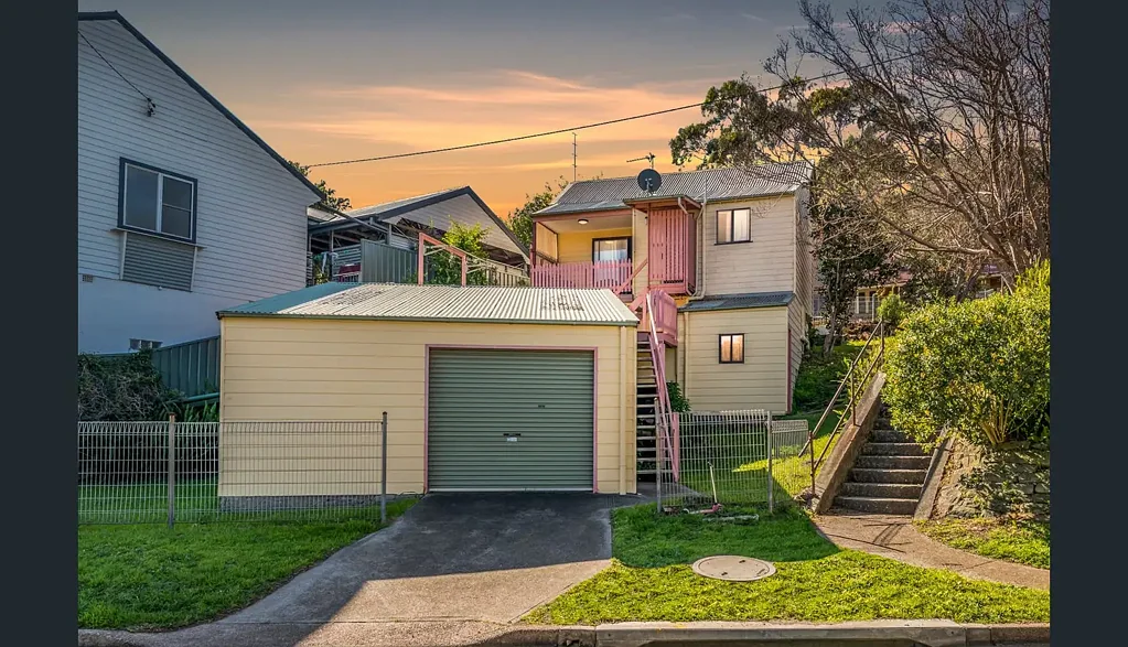 One Bedroom House - great location, Great Views