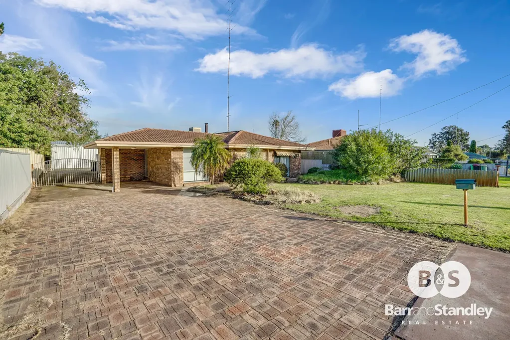 8 Moolyeen Road, Carey Park, WA 6230