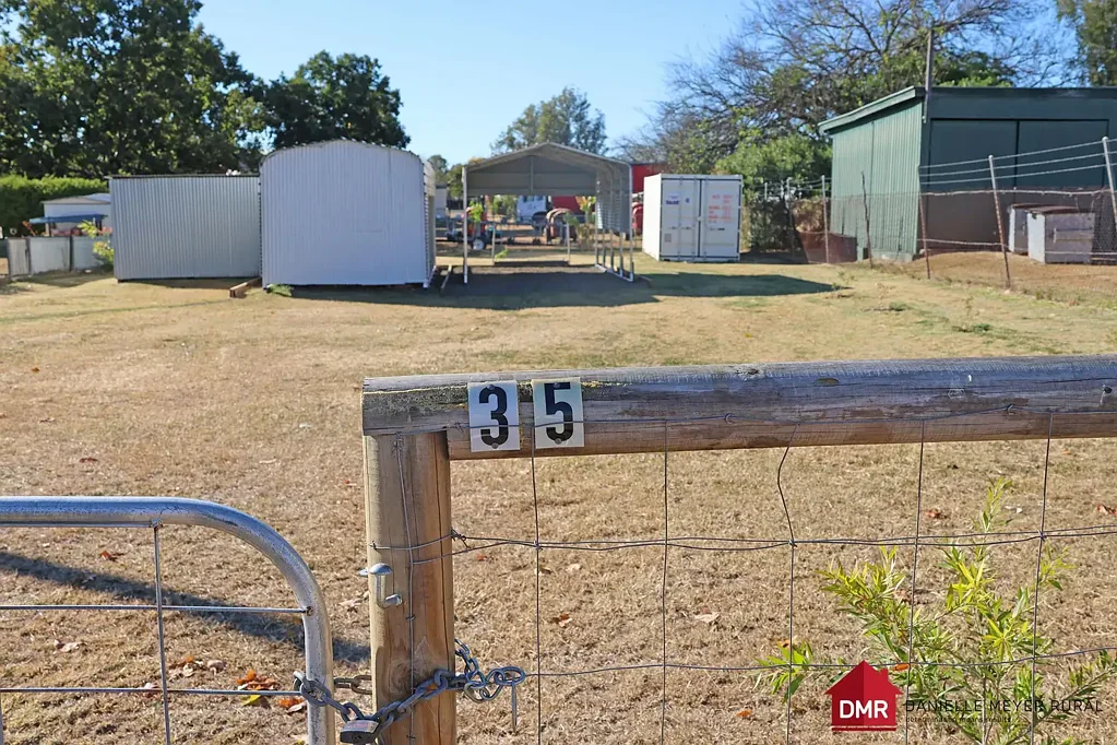 Mundubbera 1房  EVER DREAMT OF A SHOWER UNDER THE STARS AND A LOO WITH A VIEW?