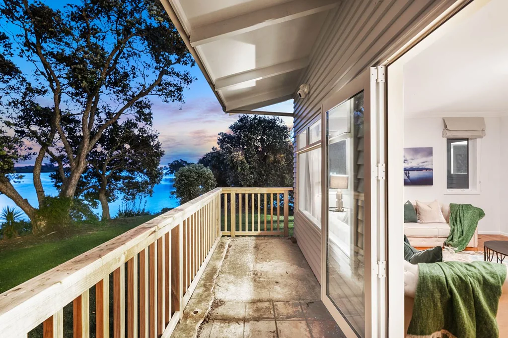 Weymouth 7房  Fish From Your Backyard – Dual Homes by the Sea!