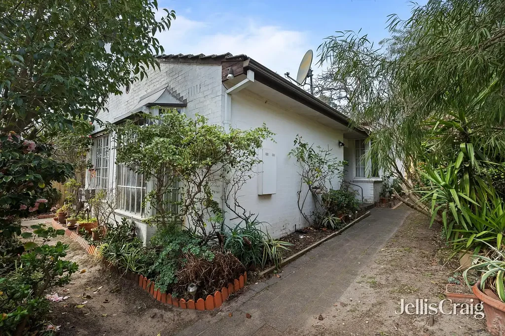 Brighton East 3ਬੈੱਡਰੂਮ A retro renovator of great proportions