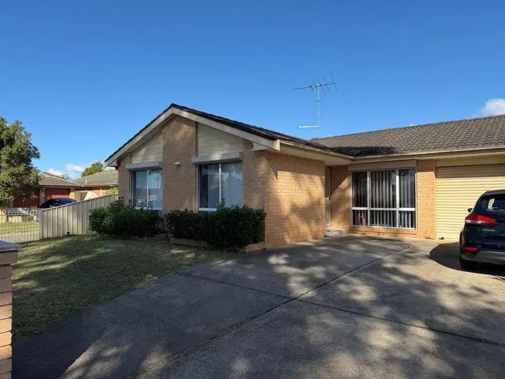 Well Presented 4 Bedrooms Single Storey Brick House