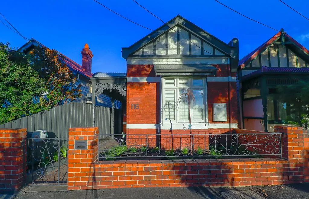 Bayside Charm in Prime Port Melbourne Pocket