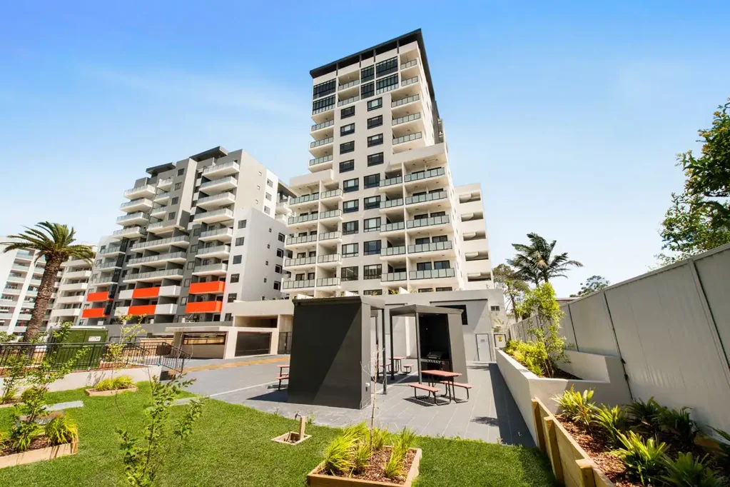 Homebush 2房 内西宁静港湾 开放式客餐 厨房高端电器 步行火车站 Paddy's Market DFO 城市景观 电梯地下停车 Stylish Urban Retreat in a Prime Location
