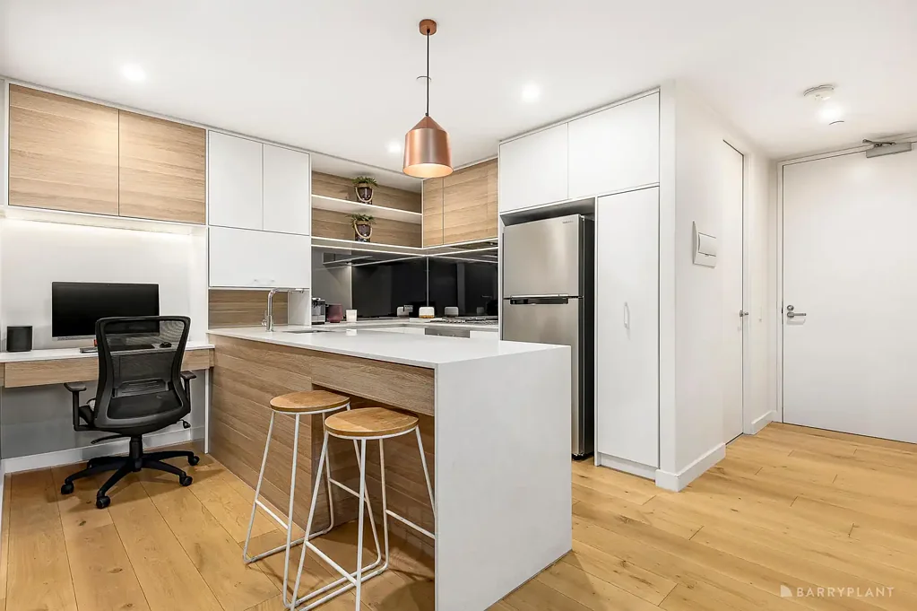 Doncaster East 2房 直通街道，位于EDSC学区 Magnificent Living with Direct Street Access in Prestige Doncaster East and Zoned to EDSC & Donburn Schol Zone
