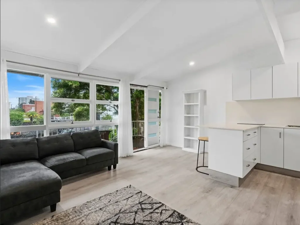 1 Bedroom Unit with Skyline Views on River