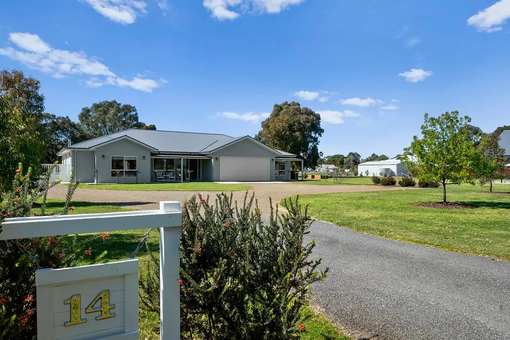 14 Johnson Street, Oxley, VIC 3678