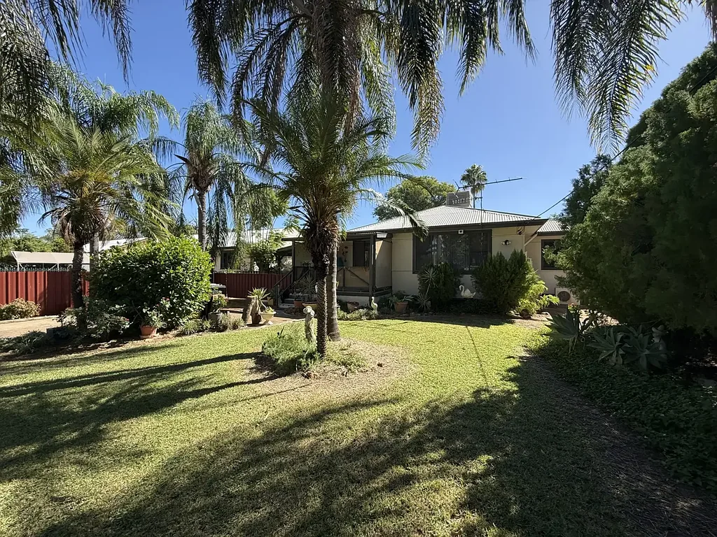 Bourke 3房  Charming Family Home with Established Gardens