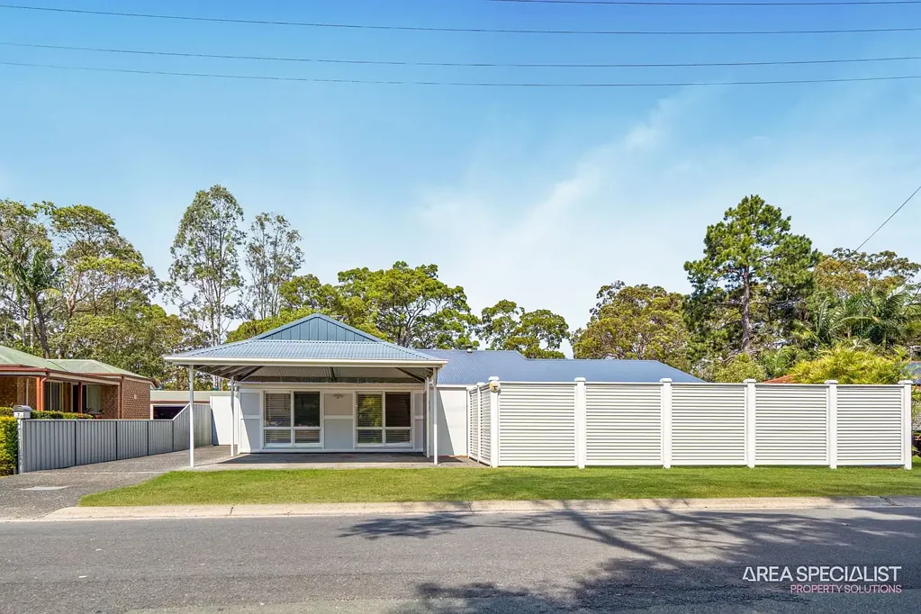 Jacobs Well 3ਬੈੱਡਰੂਮ Stylish Coastal Retreat with Side Access, Shed & Carport