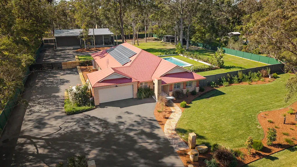 Medowie 4房  Luxury Acreage Living with a Premium Shed, Resort Pool & High-End Inclusions