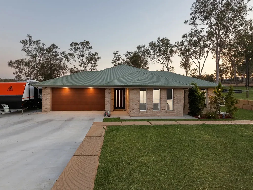 Rifle Range 4Kwarto Acreage Lifestyle Meets Modern Family Design