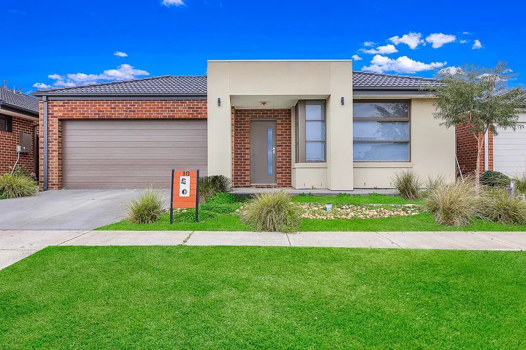 Family home Near School and Shopping Centre!