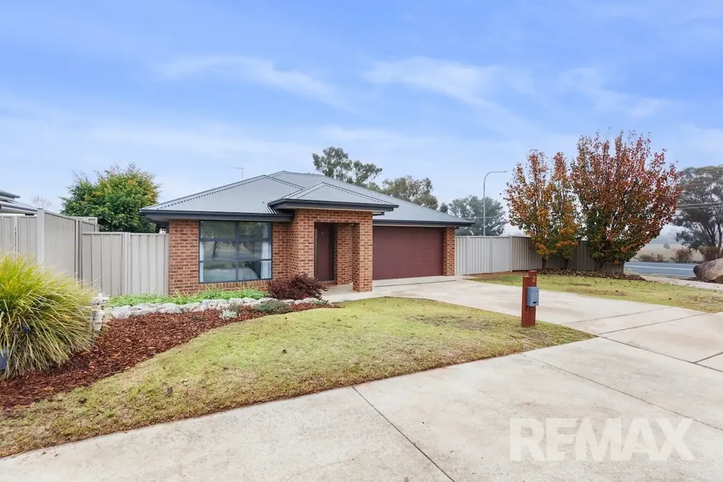 2 Whitten Avenue, Boorooma, NSW 2650
