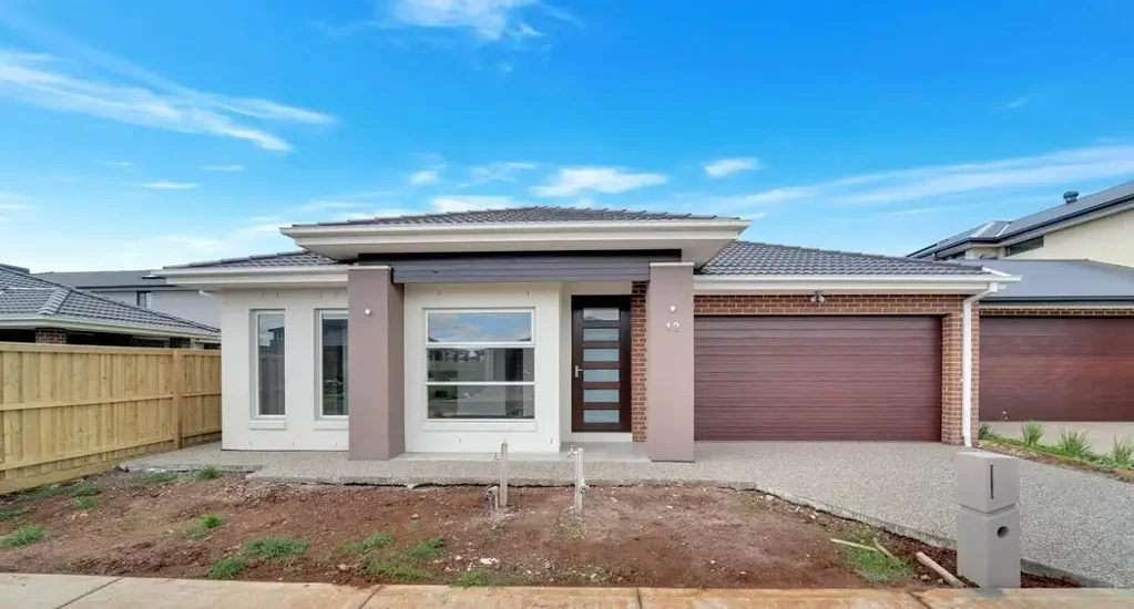 Modern Elegance in Prime Aintree Location!
